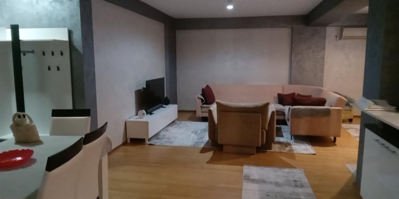 SE IZDAVA 3-SOBEN STAN CENTAR