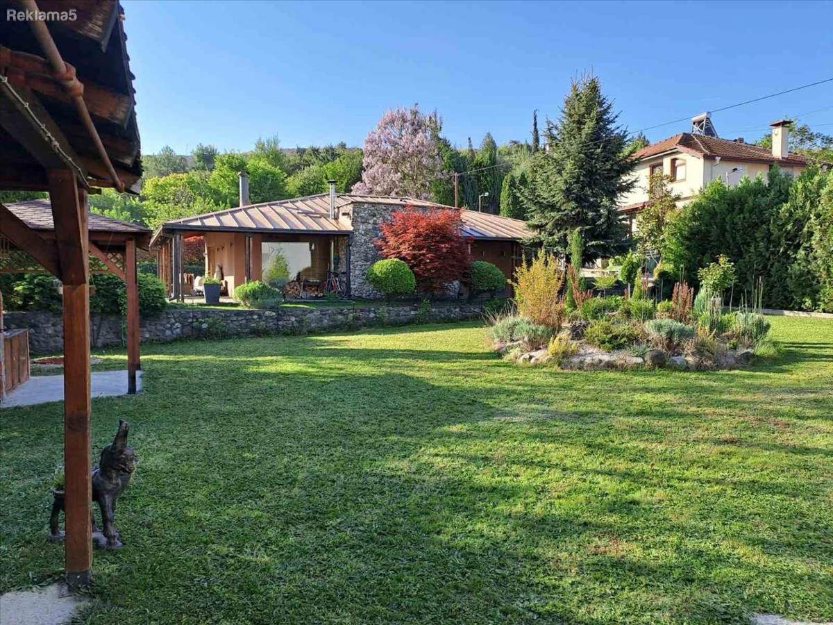 Se prodava kukja 146m2 na mirna lokcacija vo Pripor