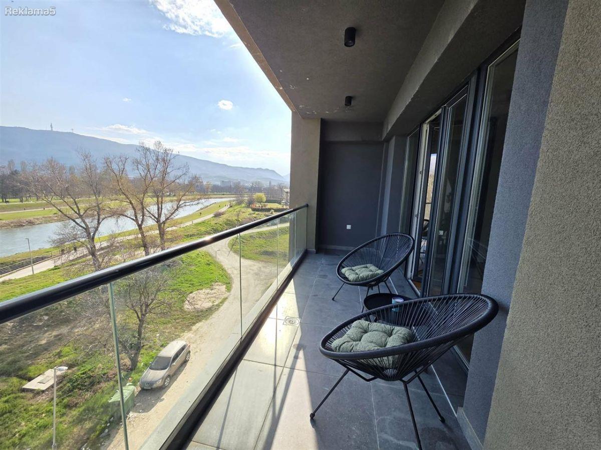 We are renting an 80m2 apartment with two bedrooms and a garage in Momin Potok