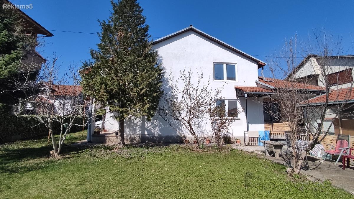 Dracevo-Kuka so dvor na prekrasna I lokacija