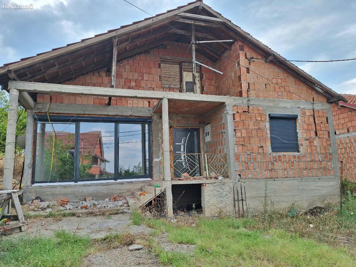 Se prodava kukja 90m2 so site potrebni dokumenti