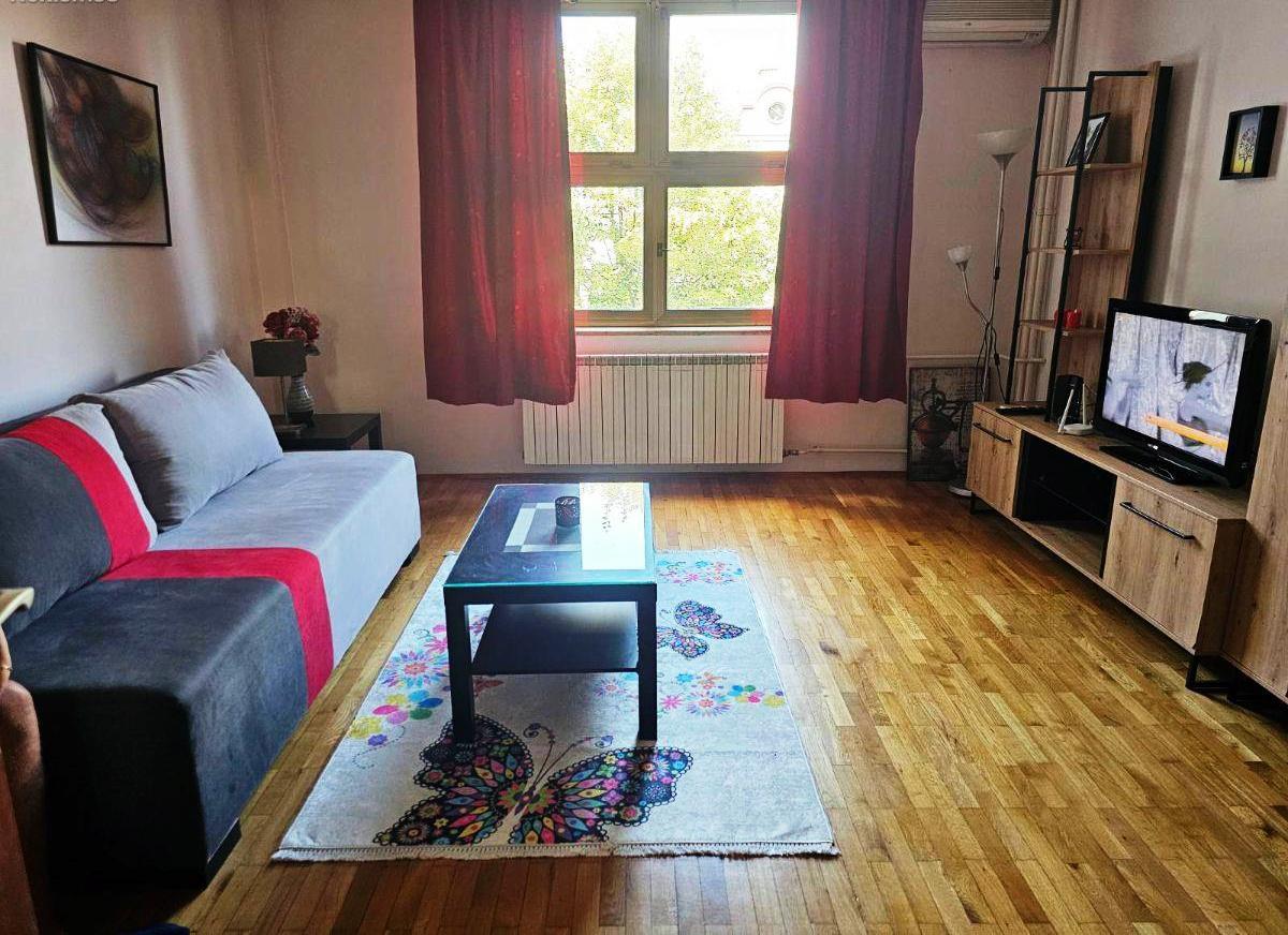 We are renting a 37m2 studio apartment near Katolichka