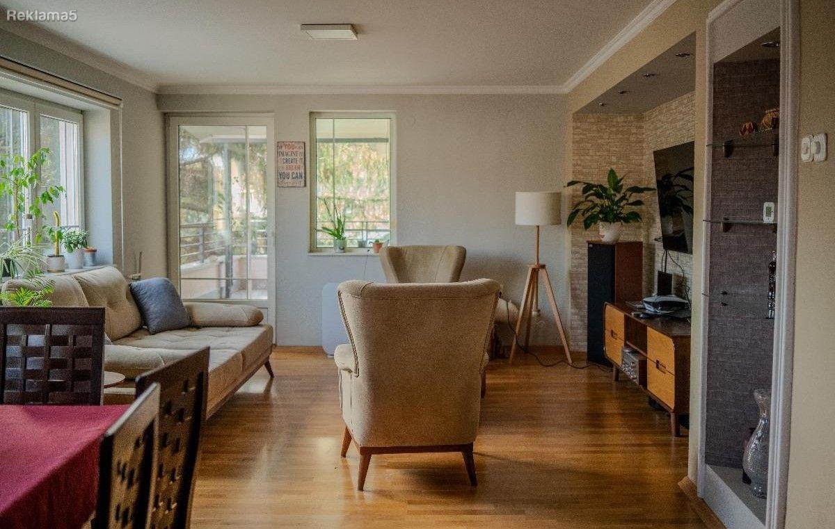 Se prodava stan 100m2 kaj Kanela vo Kozle