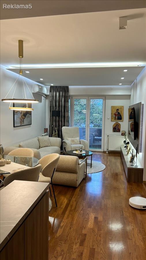 LUXURIOUSLY FURNISHED APARTMENT + PARKING - SOUR WATER
