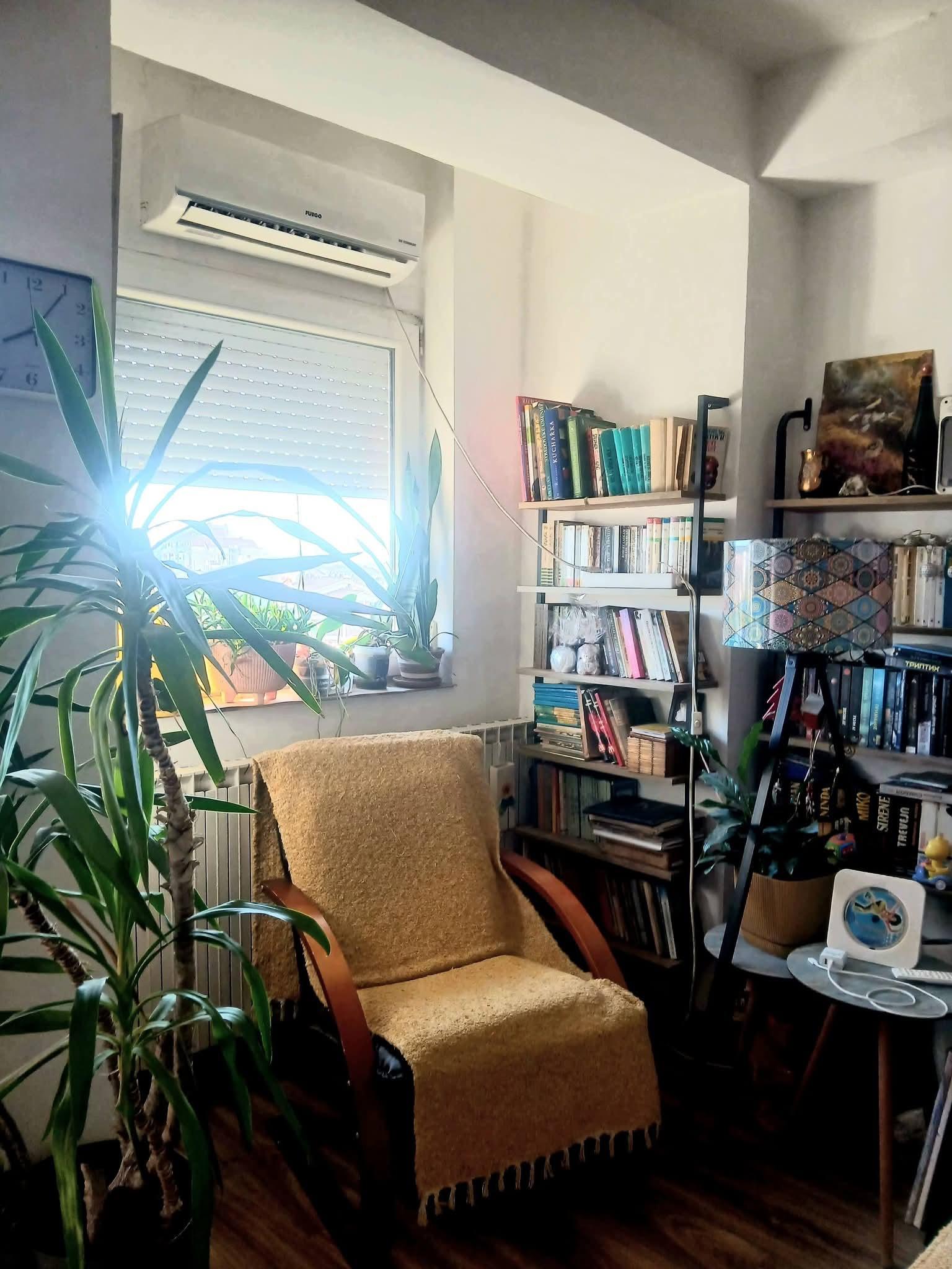 SEMI-FURNISHED APARTMENT FOR SALE IN THE AIRPORT