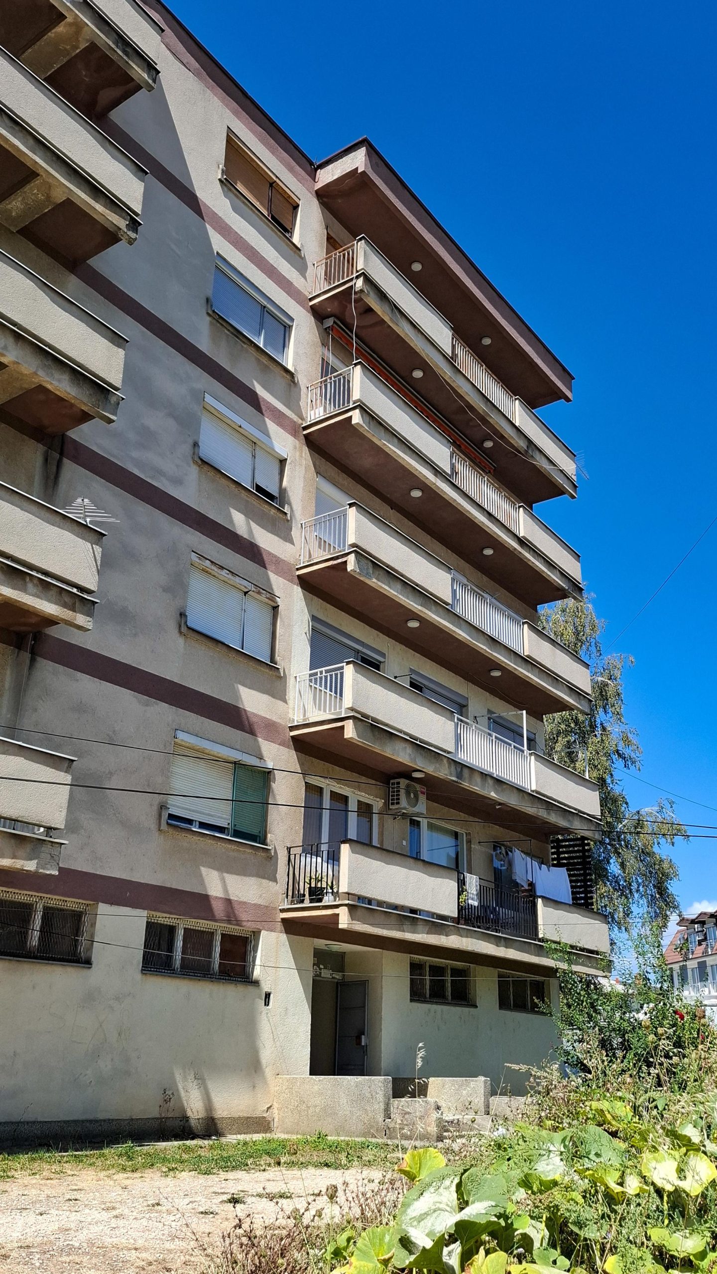 Apartment for sale in Ohrid - Daljan. Excellent location, 100m from