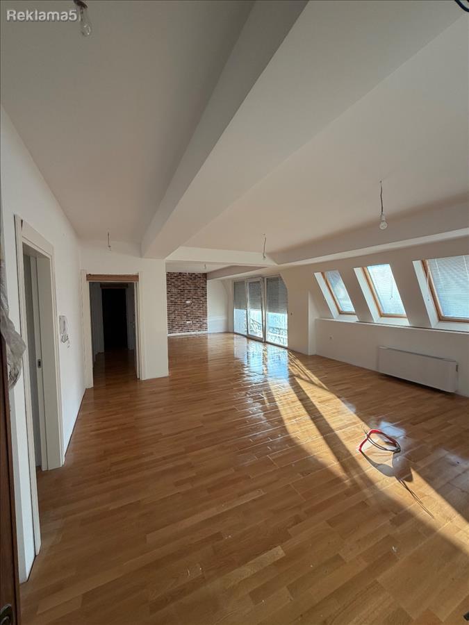 APARTMENT FOR SALE IN THE SHOPPING CENTER