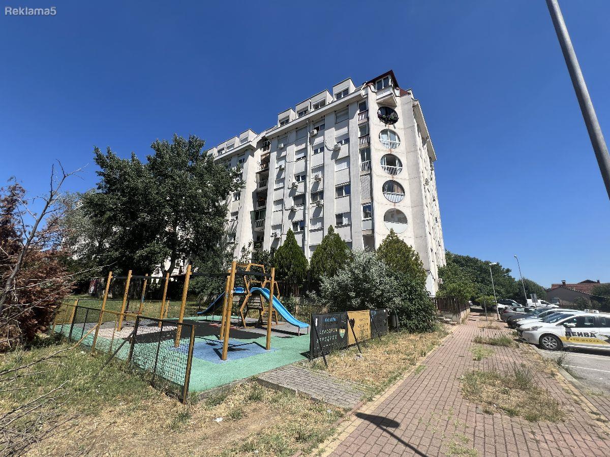 Prodavam stan reonski centar Aerodrom/ regional center