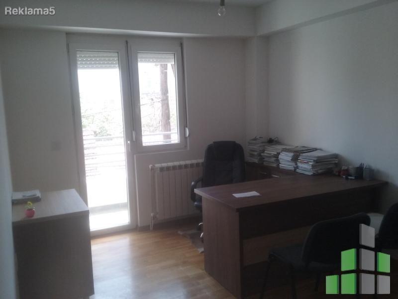 Se izdava kancelariski prostor vo Centar