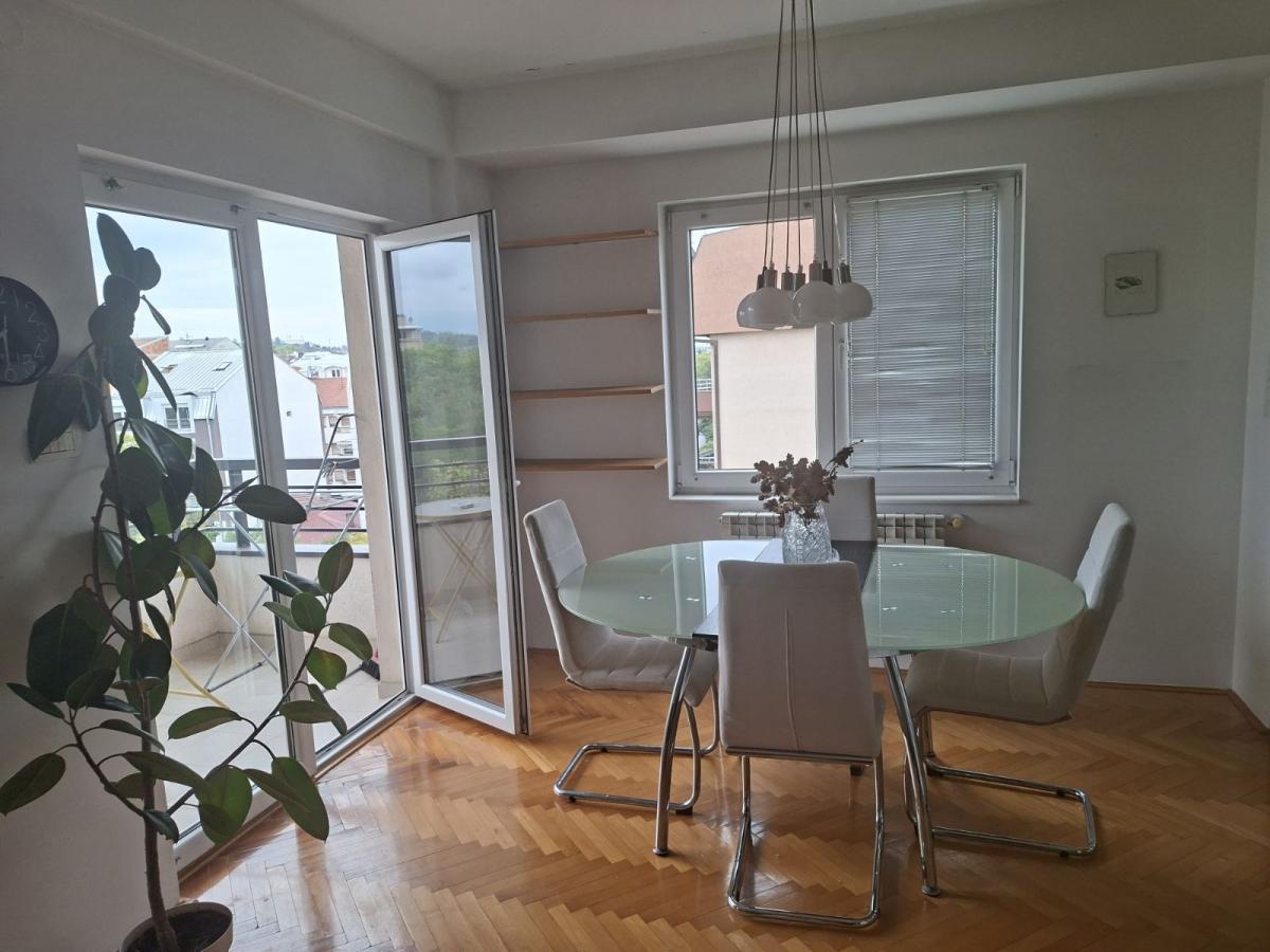 An 80 m2 apartment is for rent in the Center