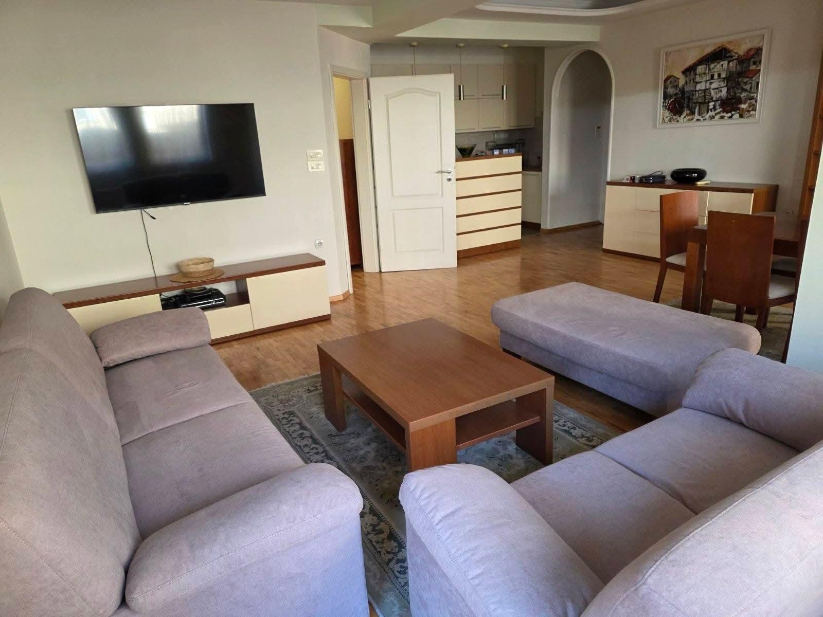 FULLY FURNISHED APARTMENT FOR RENT IN THE CENTER NEAR VERO JAMBO