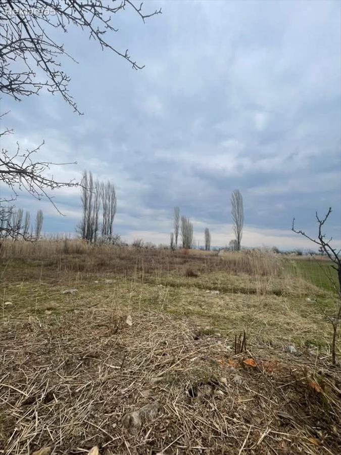 Се продава плац спроти базата Маврово