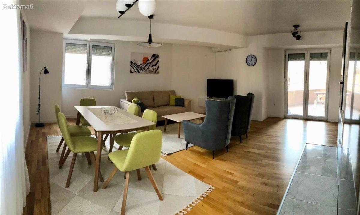 SE IZNAJMUVA TROSOBEN STAN VO CENTAR, MONTENEGRO