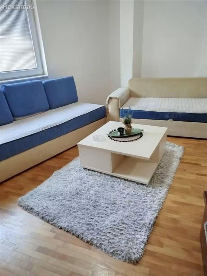 Se iznajmuva kompletno opremen stan 66m2 Centar kaj UJP