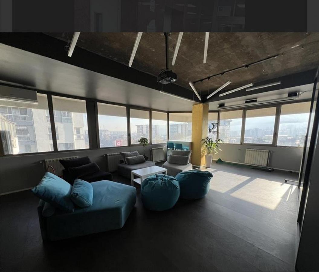 Office space of 370 m2 for rent in Karposh