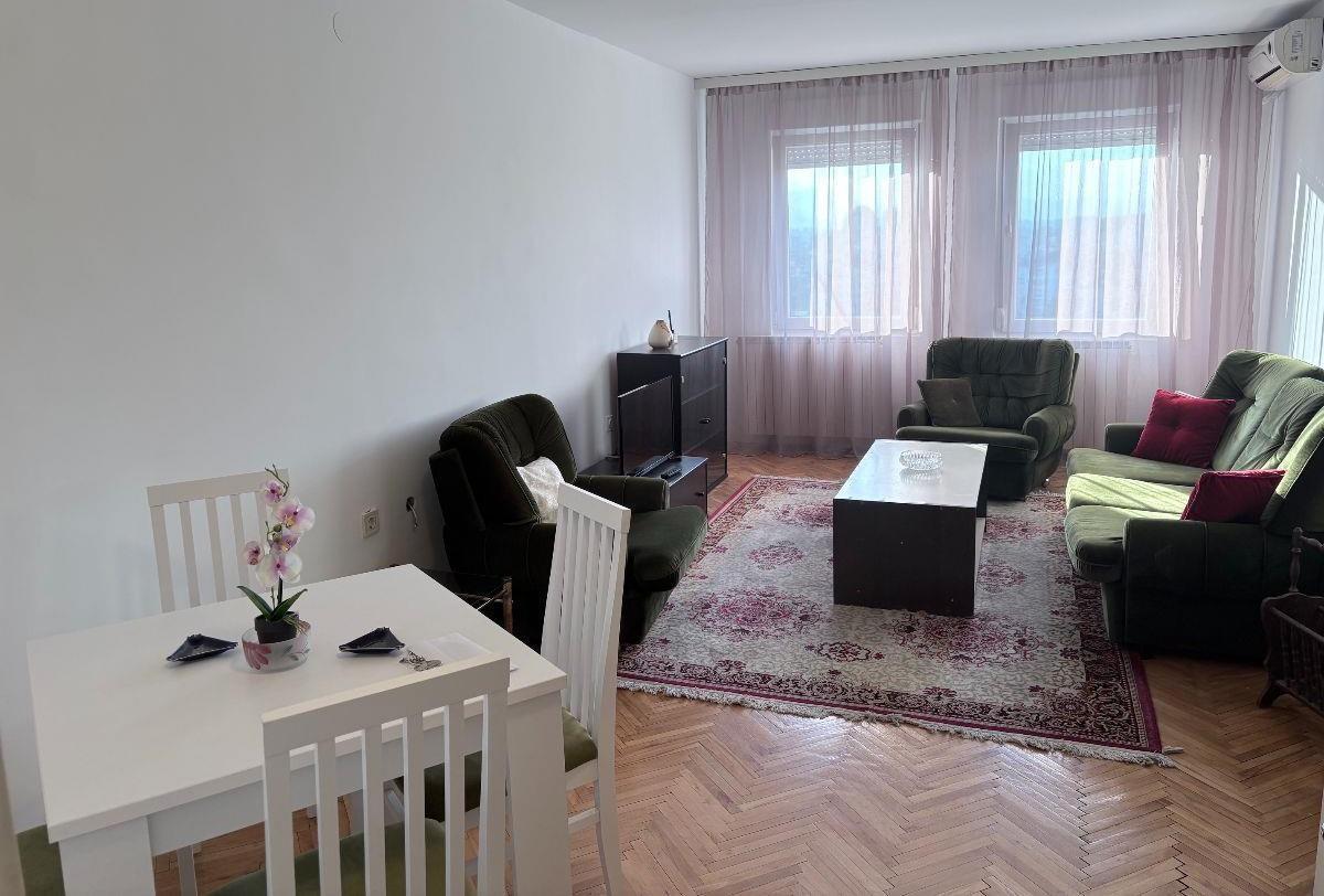An apartment of 83 m2 is for rent in Aerodrom
