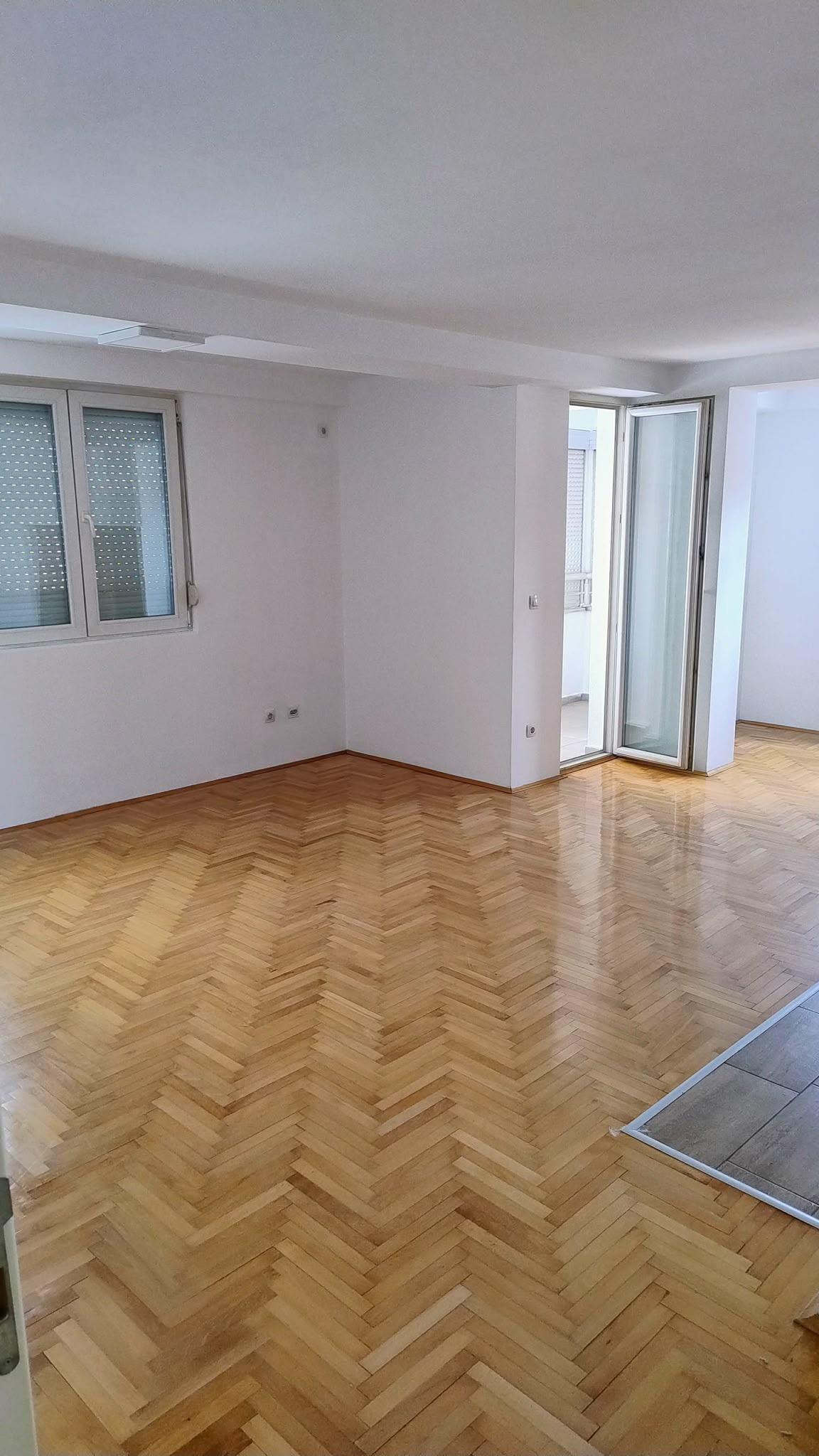 SE PRODAVA TROSOBEN STAN VO KISELA VODA, DRENAK