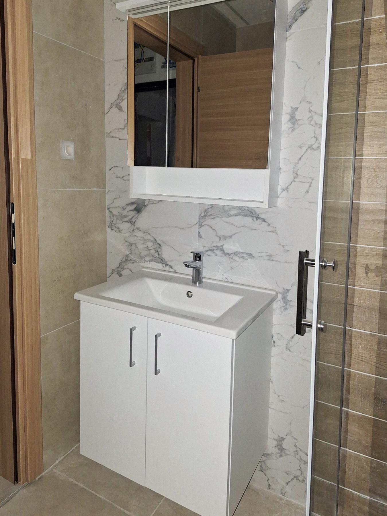 Нов, невселуван стан кај ФОН позади Мерцедес, 30м2