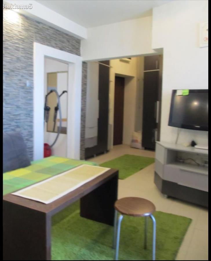 Centar se izdava 2-sob stan 40 m2 (ulica Makedonija)
