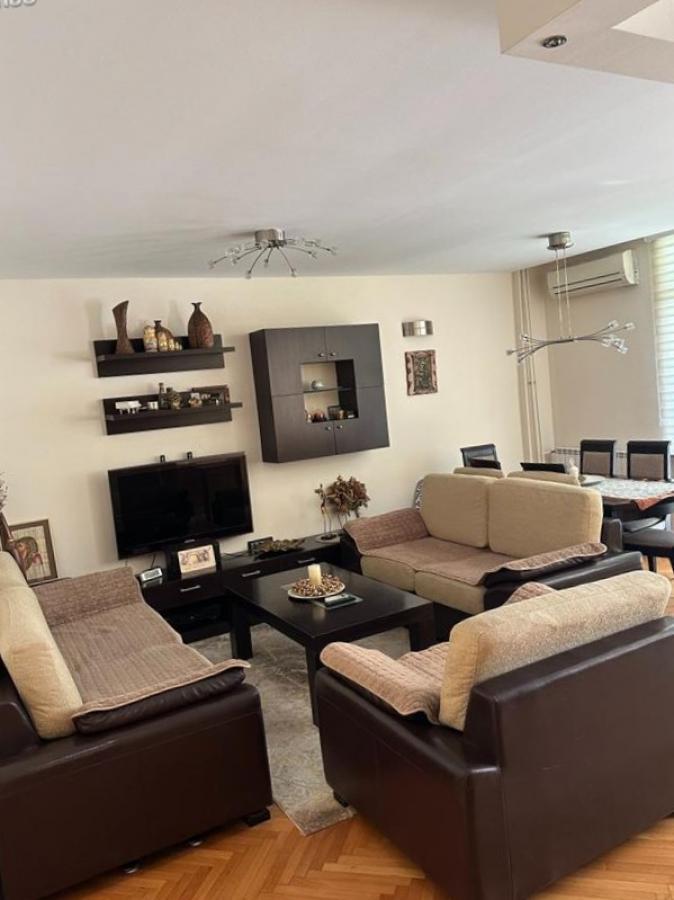 A 70 m2 apartment is for rent in the Center