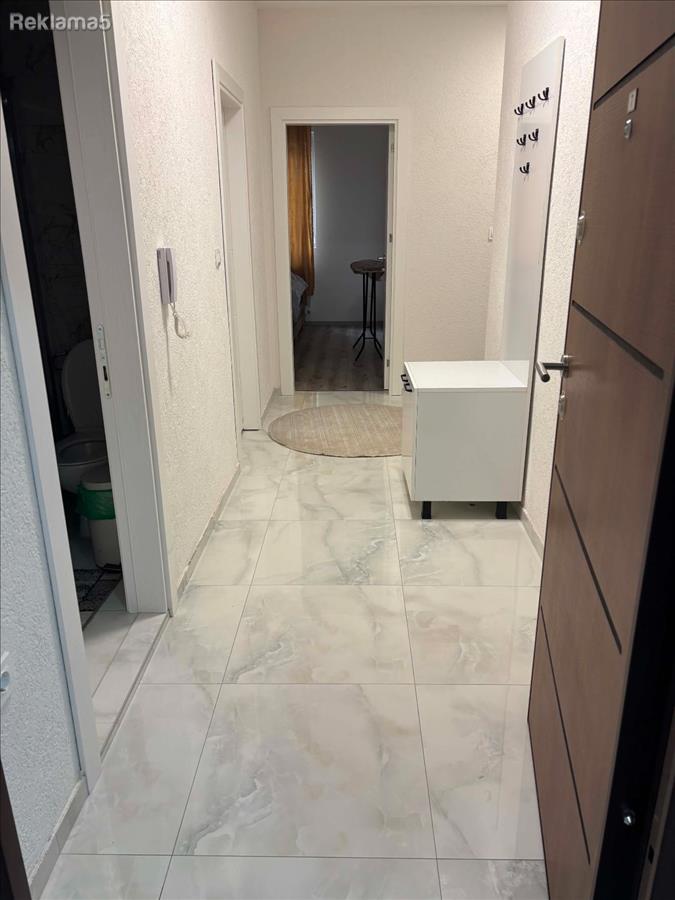 Avtokomanda 64m2 nov- se izdava