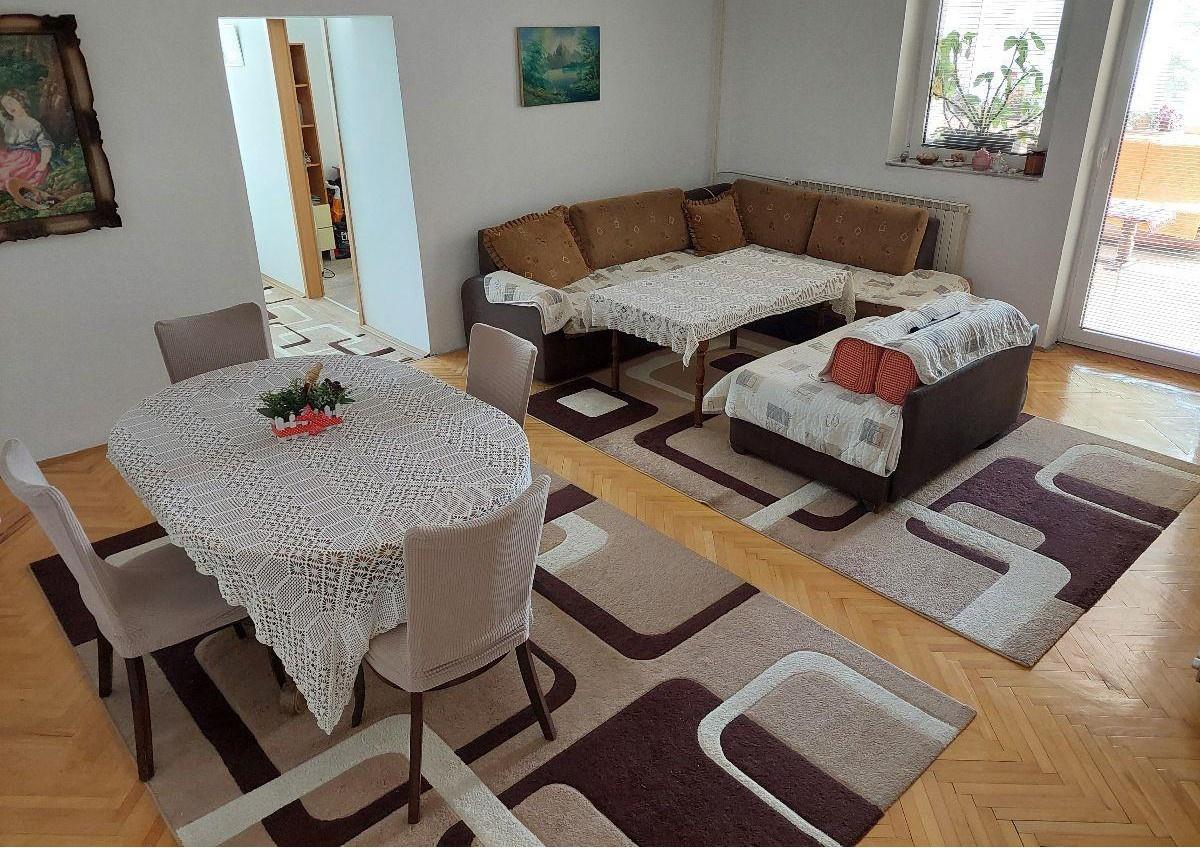 Se prodava stan 140m2 Avtokomanda