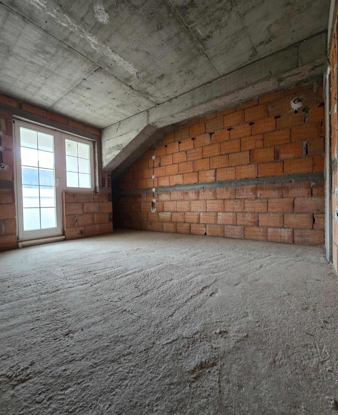 FOR SALE A FLOOR OF A HOUSE (KARABINA) IN KOZLE