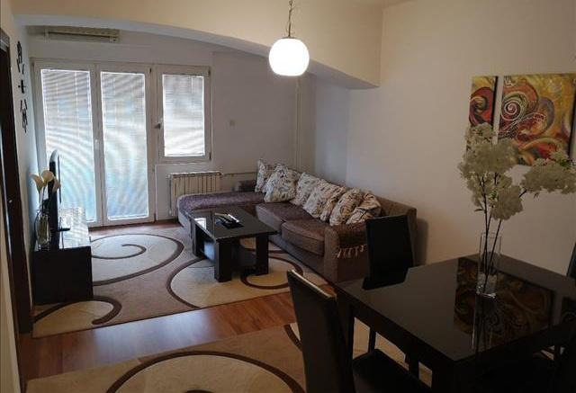 SE IZDAVA STAN VO AERODROM 50 M2