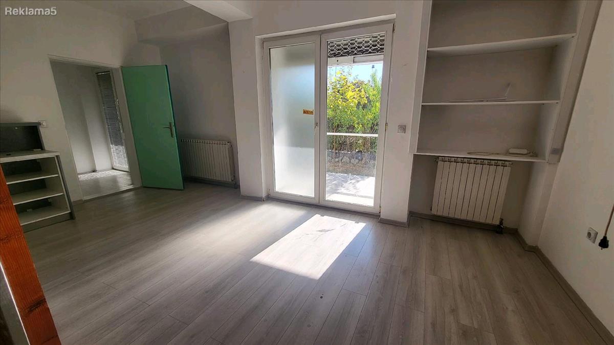 Novo Lisice-Prwkrasen stan do dvor na odlicna lokacija