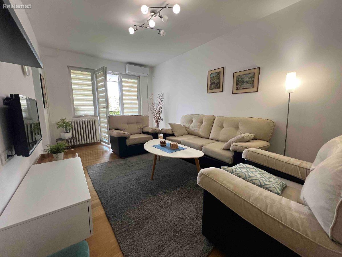 Ekstra dvosoben stan 60m2 Karpos Taft pozadi Turizam