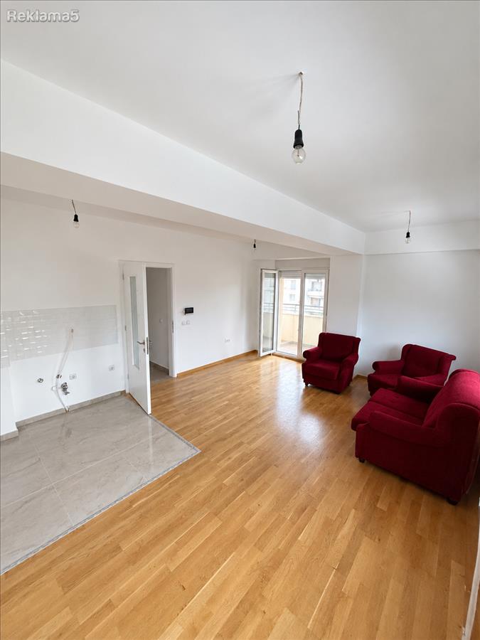 READY THREE-ROOM APARTMENT – MOVE IN IMMEDIATELY!