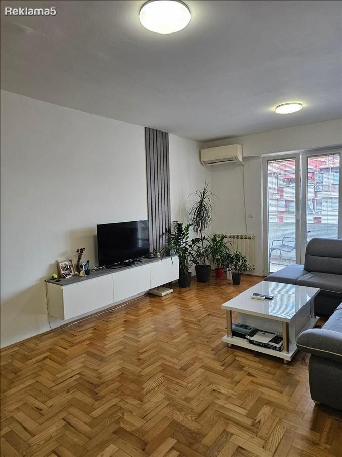 Se prodava stan 61m2 vo Kisela Voda - Rasadnik