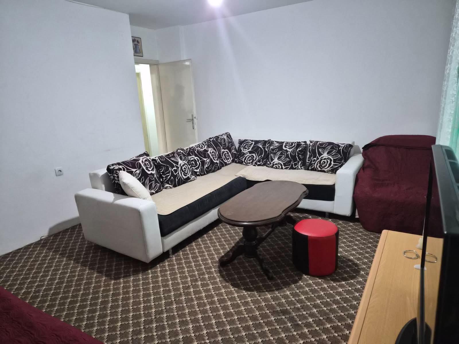SE IZDAVA DVOSOBEN STAN VO CENTAR