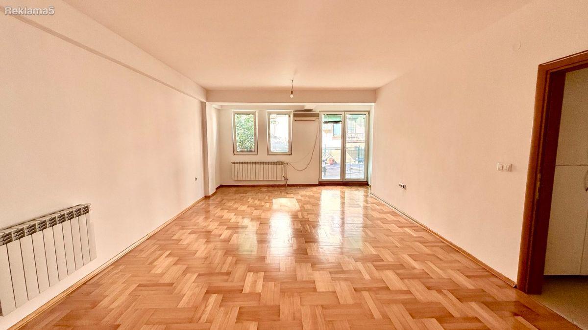 Се продава стан во Таталиџе 76m2