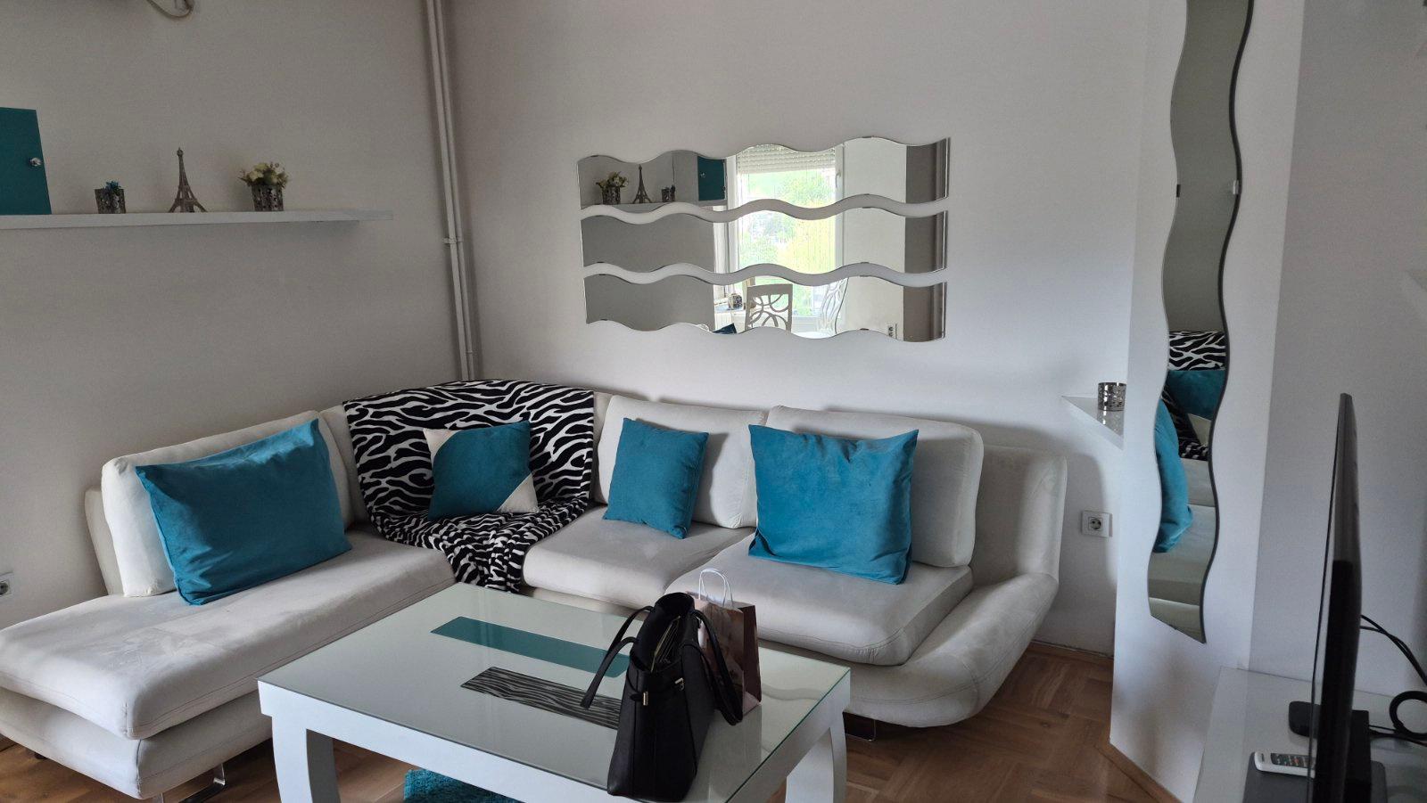 Se izdava stan 72m2,2spalni,Centar kaj NLB i Tinex