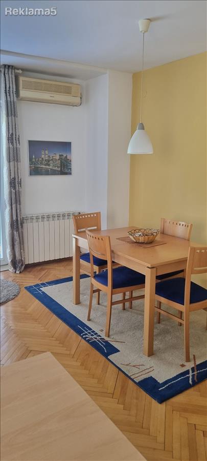 Se iznajmuva stan vo centar
