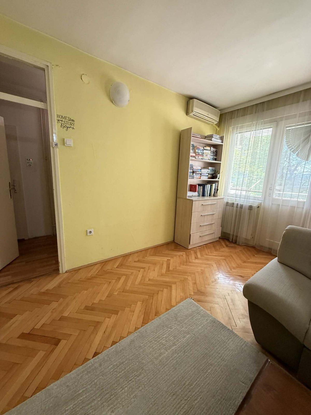 Se prodava stan 64m2 so dve spalni vo Topansko pole