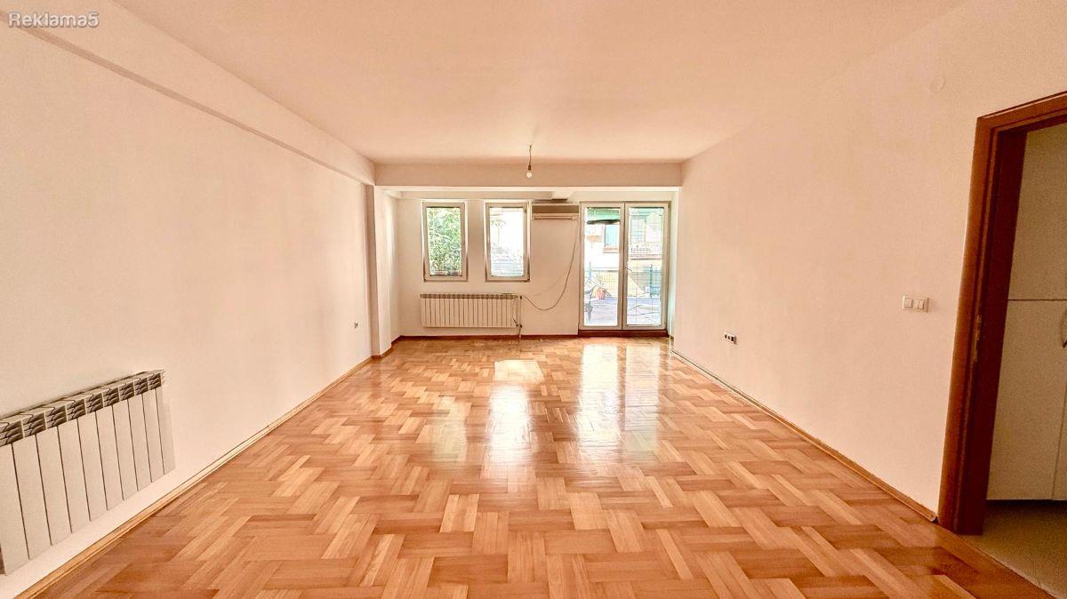 Se prodava stan 76m2 vo Taftalidze