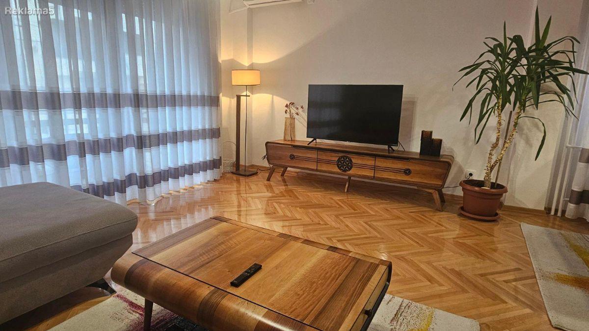 SE IZNAJMUVA TROSOBEN STAN VO KARPOSH 1, ZOO