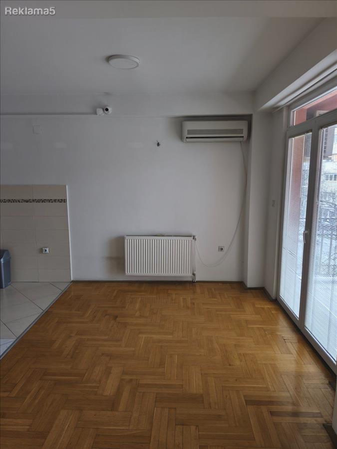 CENTAR -SE IZDAVA STAN 70 M2 PRAZEN