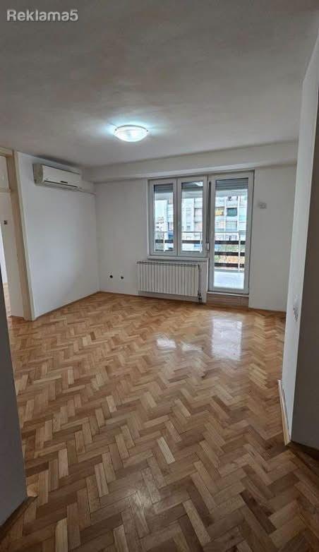 Stan vo Novo Lisice 70m2 so 3 spalni renoviran