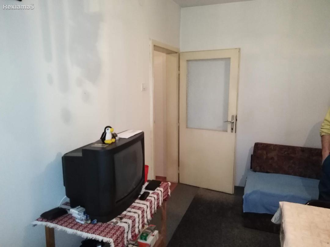 Se prodava prazen stan 55m2 vo Chento