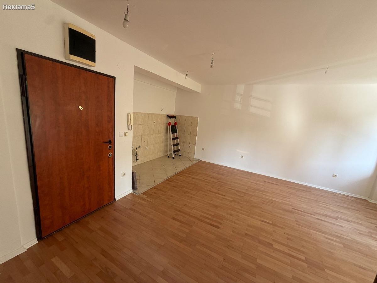 Se prodava stan 38m2 vo Centar sproti Gradezen