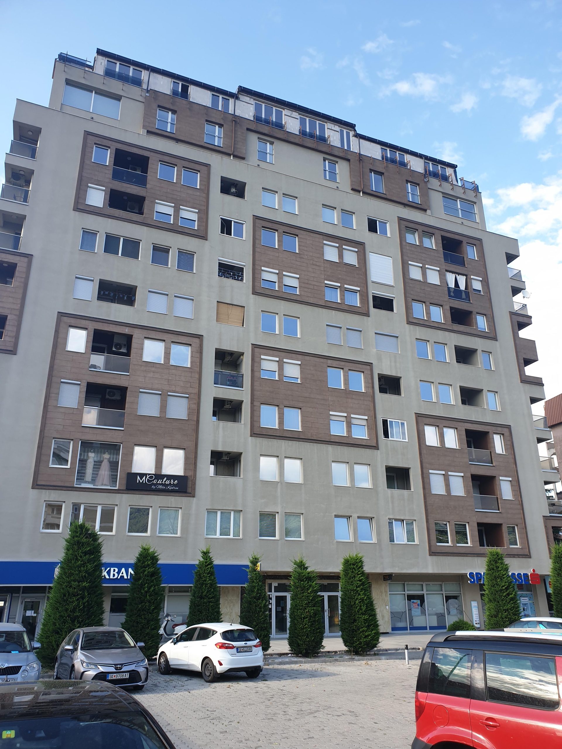 Izdavam dvosoben stan na bul. Partizanski odredi