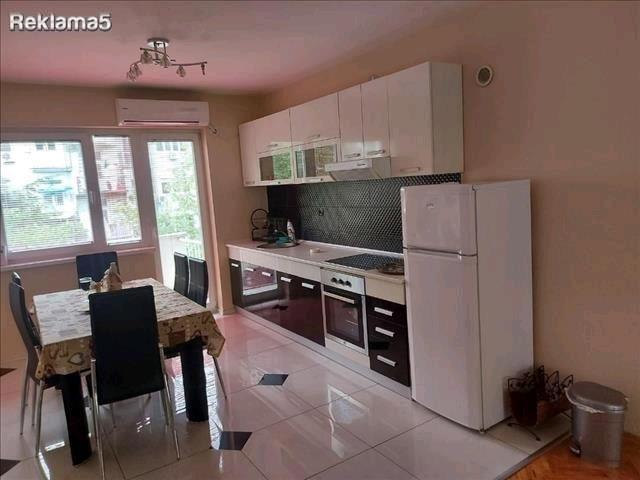 Se izdava stan 80m2,2spalni,Centar,nad Kotur