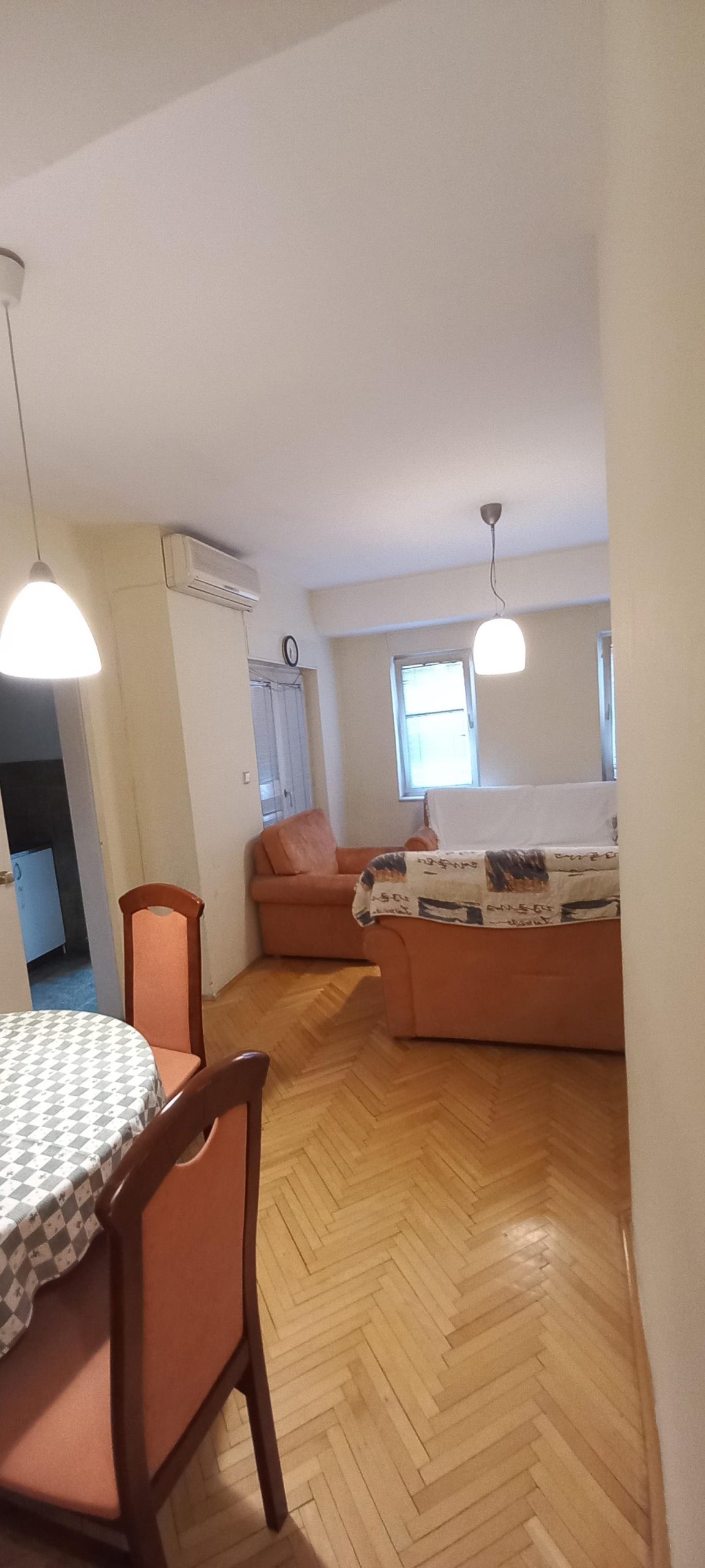Se iznajmuva stan vo centar