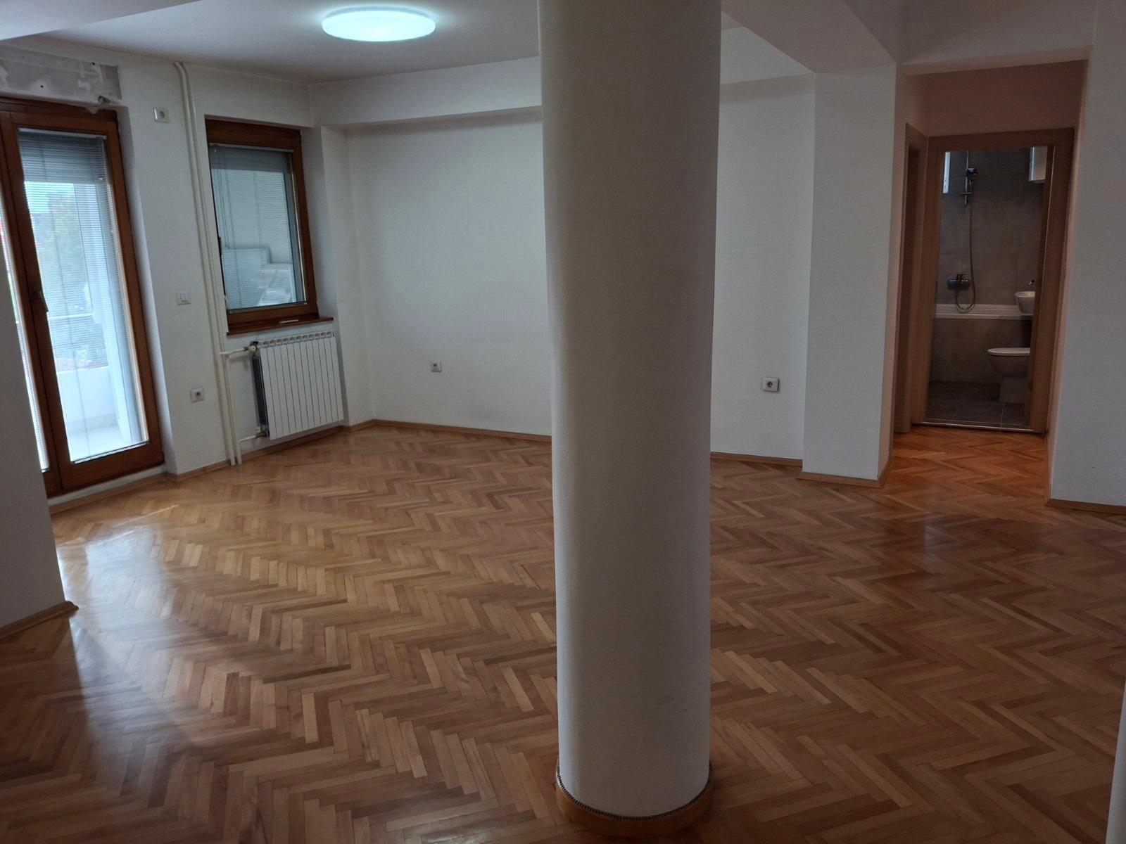 Trosoben stan 68m2 sproti Porta Vlae
