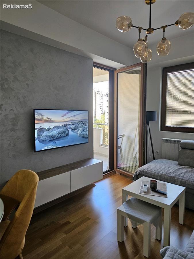 Се издава нов стан во Аеродром со гаража | 400€
