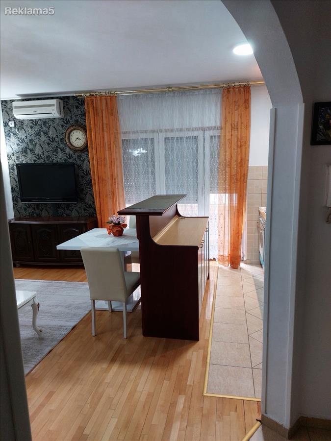Se prodava Dvosoben namesten stan 45 m2 na ul. Ruzveltova-