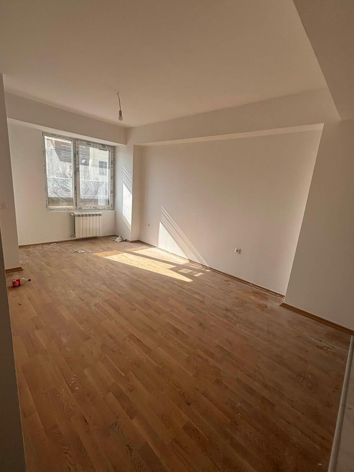 We are renting out an empty apartment in Vlae-Alexandria